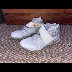 Nike Kylie Irving J.B.Y